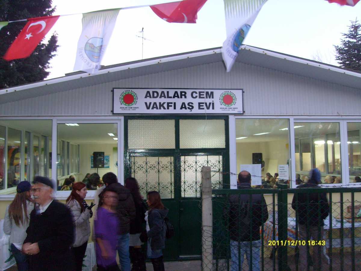 BURGAZADASI CEM EVİ’NDE HIZIR LOKMASI