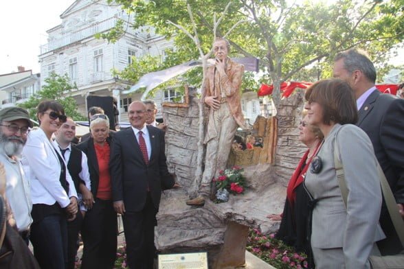 SAİT FAİK BURGAZADA’DA YAŞIYOR!