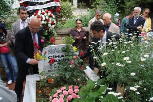 ADALI GENÇLERİMİZİ MEZARLARI BAŞINDA ANDIK