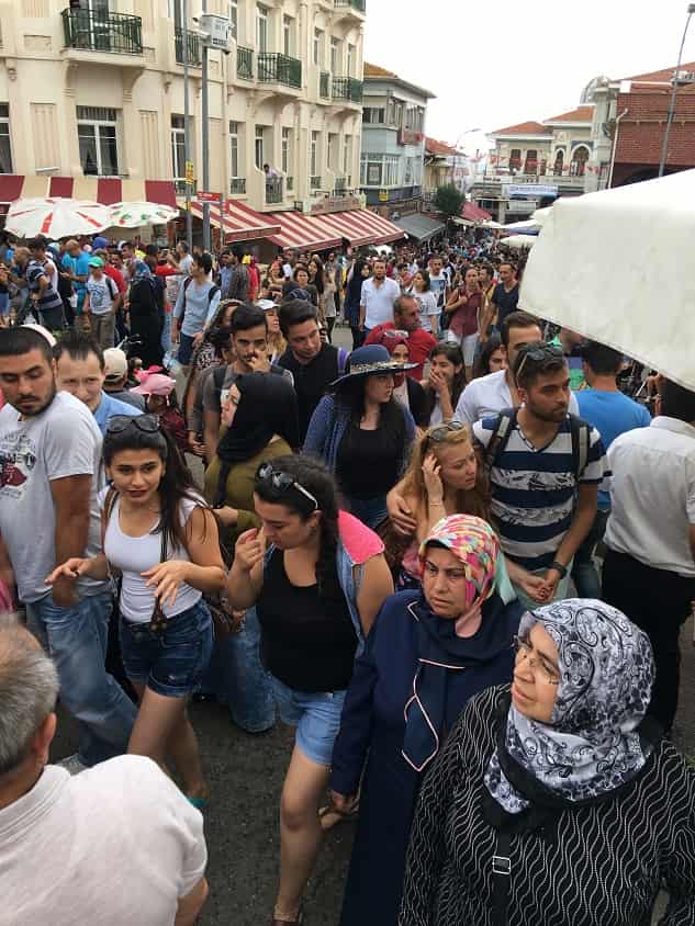 Büyükada’da insan seli