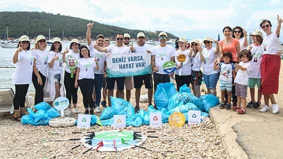 Burgazada’nın kıyılarından toplam 45 kilogram atık toplandı.