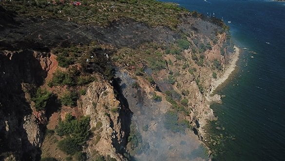 Burgazadası’ndaki yangına çoluk çocuk herkes müdahale etti (VİDEO)