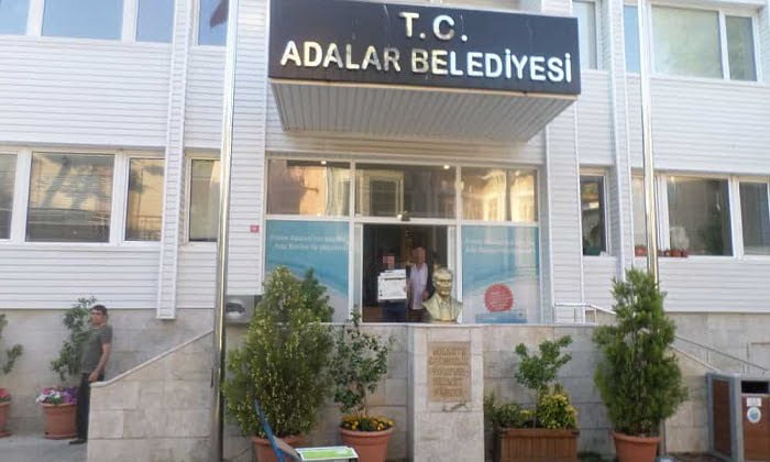 Adalar Belediyesi’nde köşe kapmaca!!!