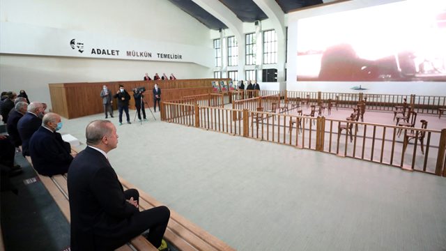 Erdoğan ve Bahçeli’nin ilk durağı Adnan Menderes’in yargılandığı mahkeme salonunu oldu