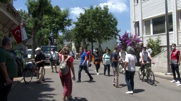 adalar-belediyesi-protesto-edildi