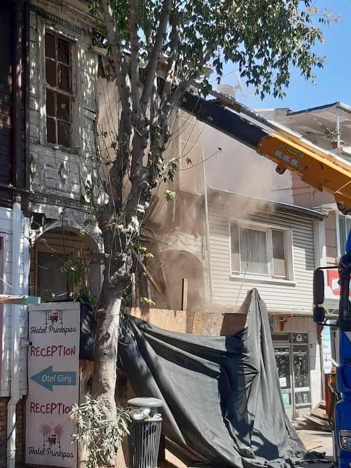 Büyükada'da yıkım