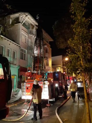 Büyükada Çınar Caddesinde yangın!