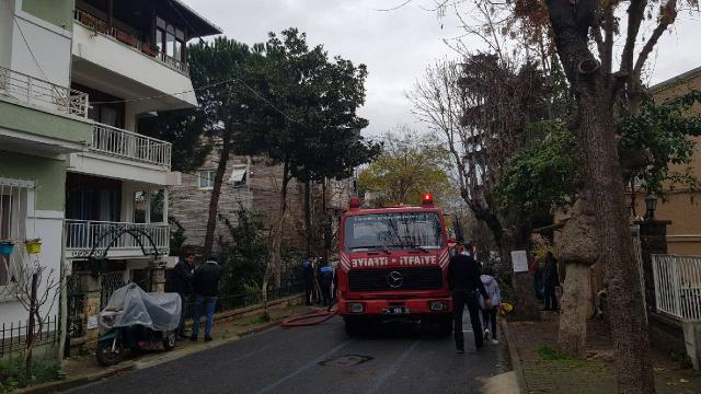 Büyükada’da bir evde tutuşan halı paniğe sebep oldu