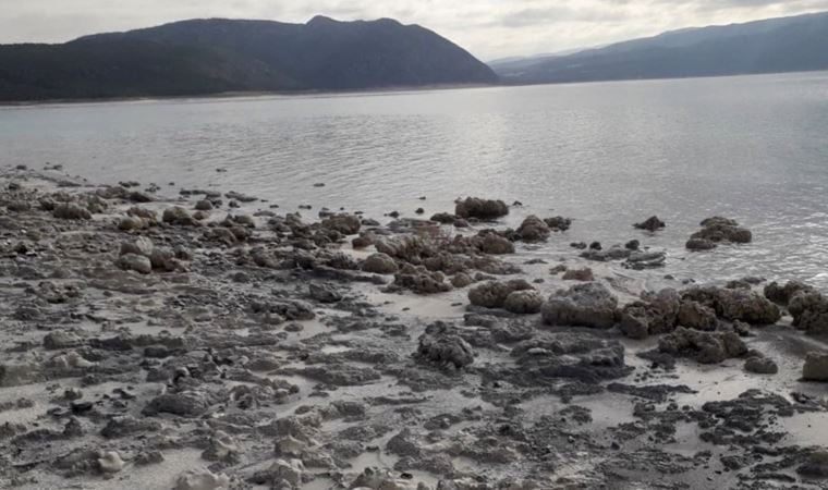 Salda Gölü’nde endişe veren görüntüler: Kararma yayılıyor