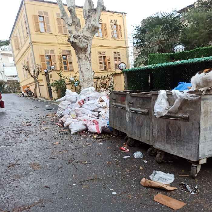 Büyükada'dan pis görüntüler! İbadethaneye de saygıları kalmadı!