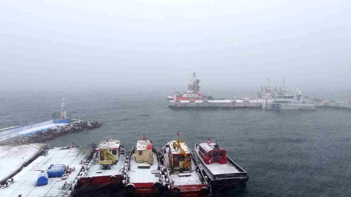 Çanakkale Boğazı çift yönlü gemi geçişlerine kapatıldı