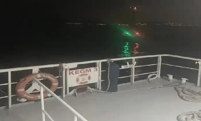 Sedef Adası açıklarında 7 kişiyle sürüklenen tekne kurtarıldı