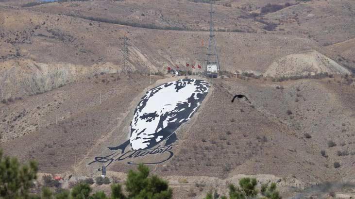 41 yıl önce yapılan Atatürk portresi 3 bin askerle yenilendi