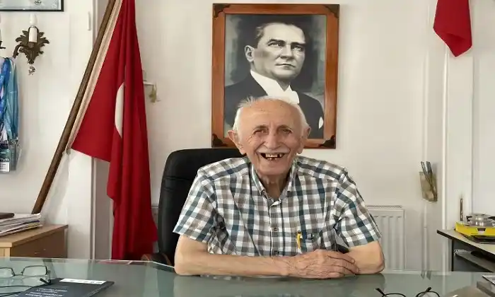 96 yaşındaki Coşkuner, Nizam Mahallesi muhtarlığını bırakıyor