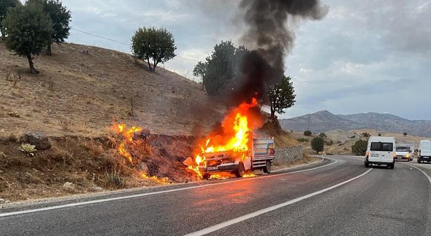 Bir anda alev topuna döndü! Son saniyede kurtuldular