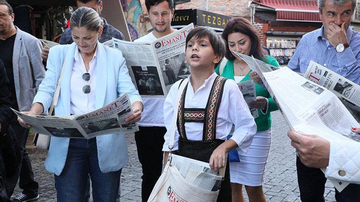 Cumhuriyet’in 100. Yılına özel olarak hazırlanan gazete Beşiktaş meydanında dağıtıldı