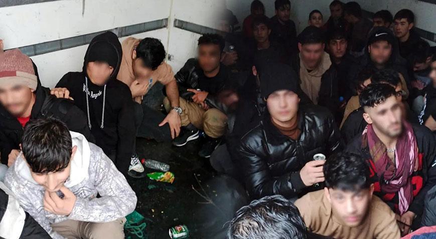 Kargo görünümlü araçtan 58 kaçak göçmen çıktı