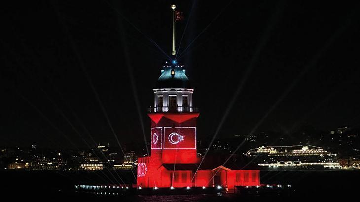 Kız Kulesi Türk bayrağı ile ışıklandırıldı! ‘Her yerde güzel’