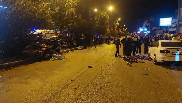 Adana’da korkunç kaza! Otomobil ikiye bölündü: 3 ölü, 2 yaralı