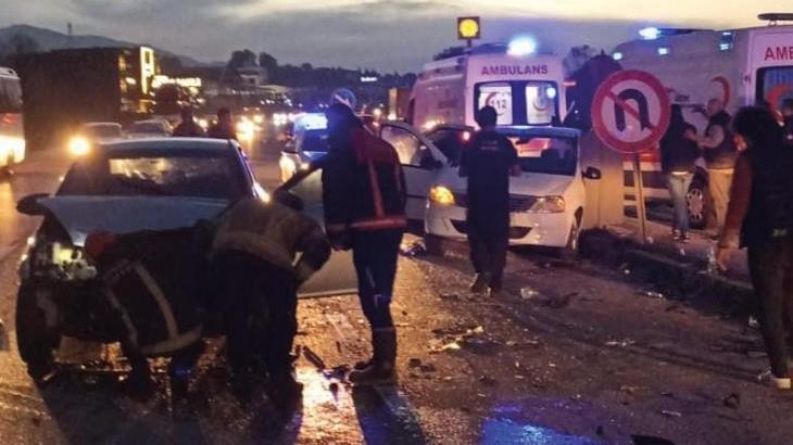 Bursa’da feci kaza! İki otomobil çarpıştı: 1 ölü, 6 yaralı