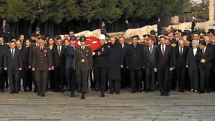 Cumhurbaşkanı Erdoğan ve devlet erkanı Ata’nın huzurunda
