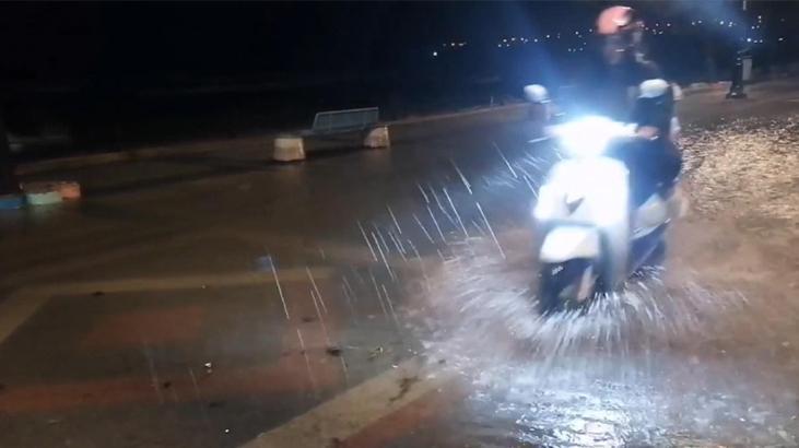 İstanbul’da sağanak yağış! Silivri’de yollar göle döndü