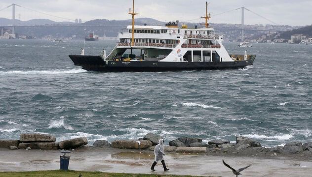 İstanbul’da vapur saatlerine fırtına engeli