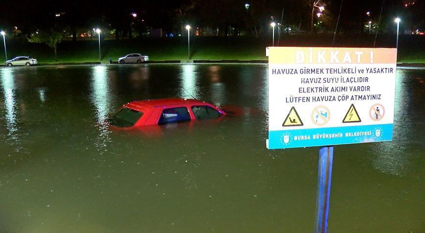 Park etmek isterken otomobili ile sus havuza düştü