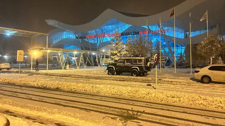 Sivas’ta kar yağışı etkili oldu! Yolcu uçağı Kayseri’ye yönlendirildi