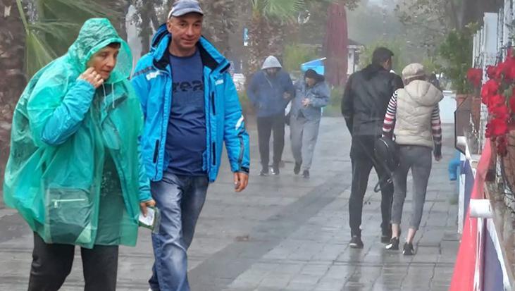 Son dakika… Meteoroloji’den uyarı: Sıcaklıklar aniden düşecek! İstanbul’da yağmur etkili oluyor