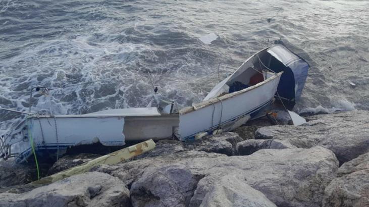 Yetkililer uyardı: Denize açılmayın! İki tekne parçalandı