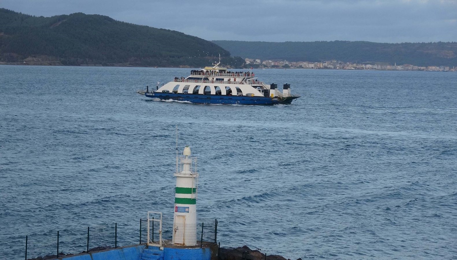 Bozcaada ve Gökçeada’ya yarınki feribot seferleri iptal edildi