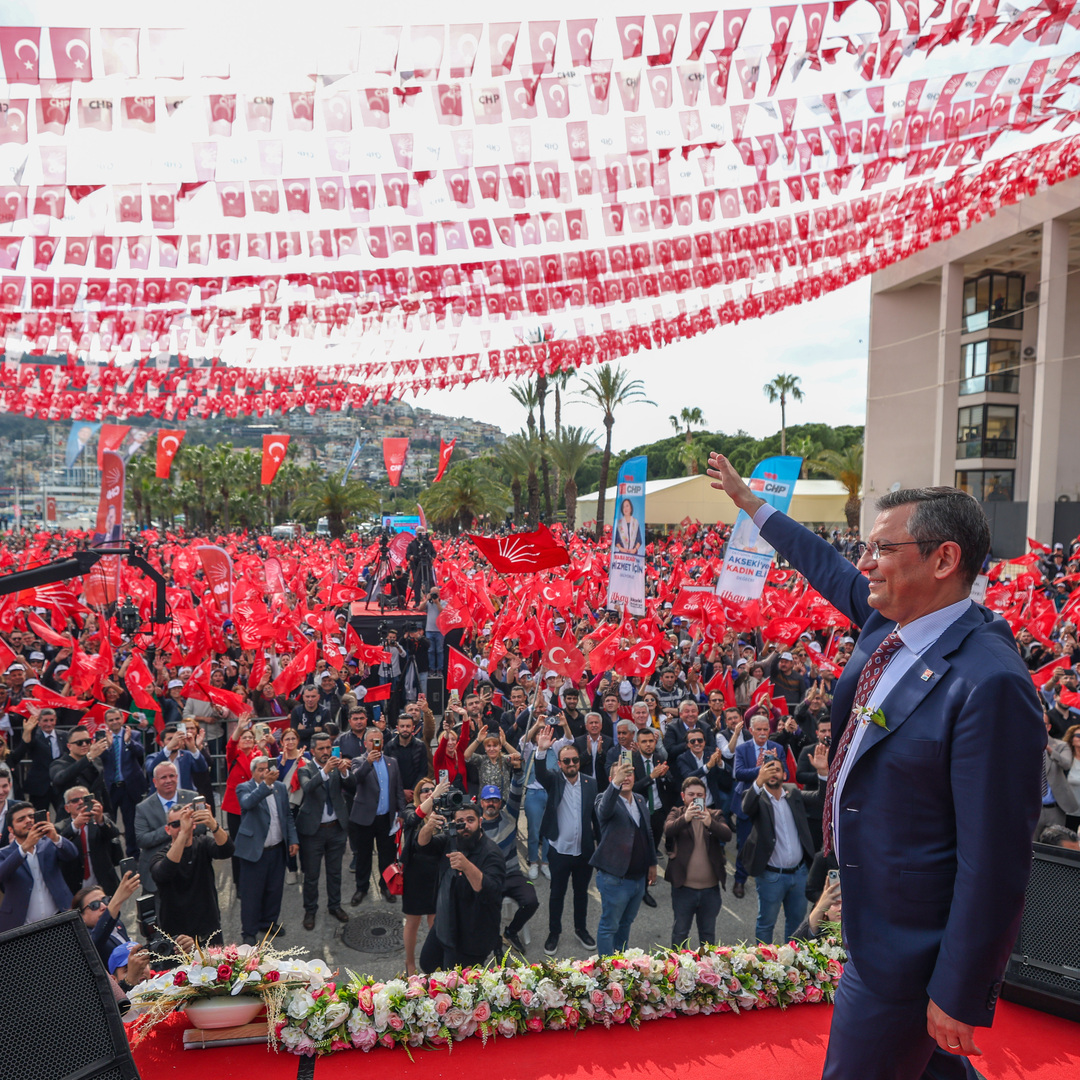 CHP Genel Başkanı Özgür Özel Alanya’da: “Antalya’ya Bir Veriyorlar, Kepçe ile Alıyorlar”