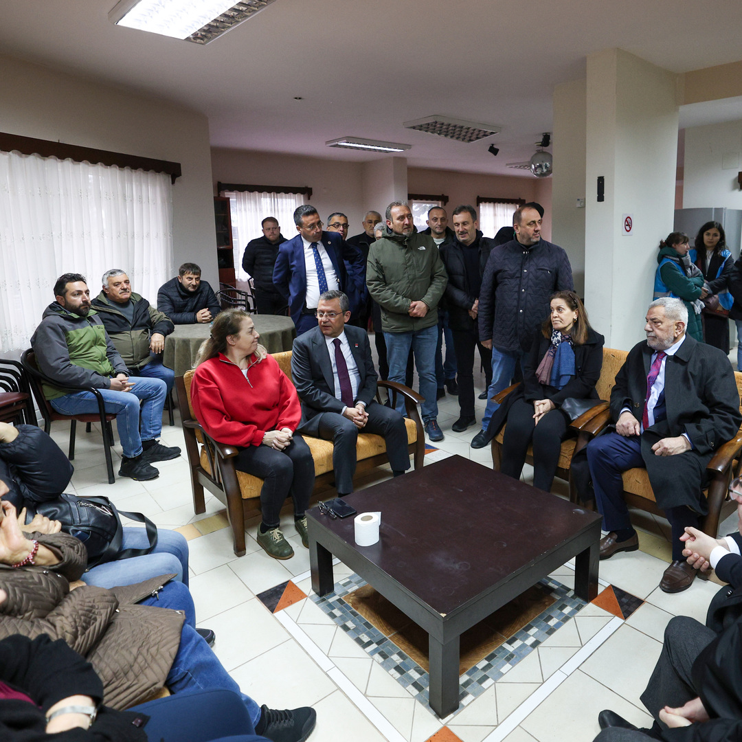CHP Genel Başkanı Özgür Özel’den Fındıklı İlçe Başkanı Kadirhan Kadıoğlu’nun Ailesine Taziye Ziyareti