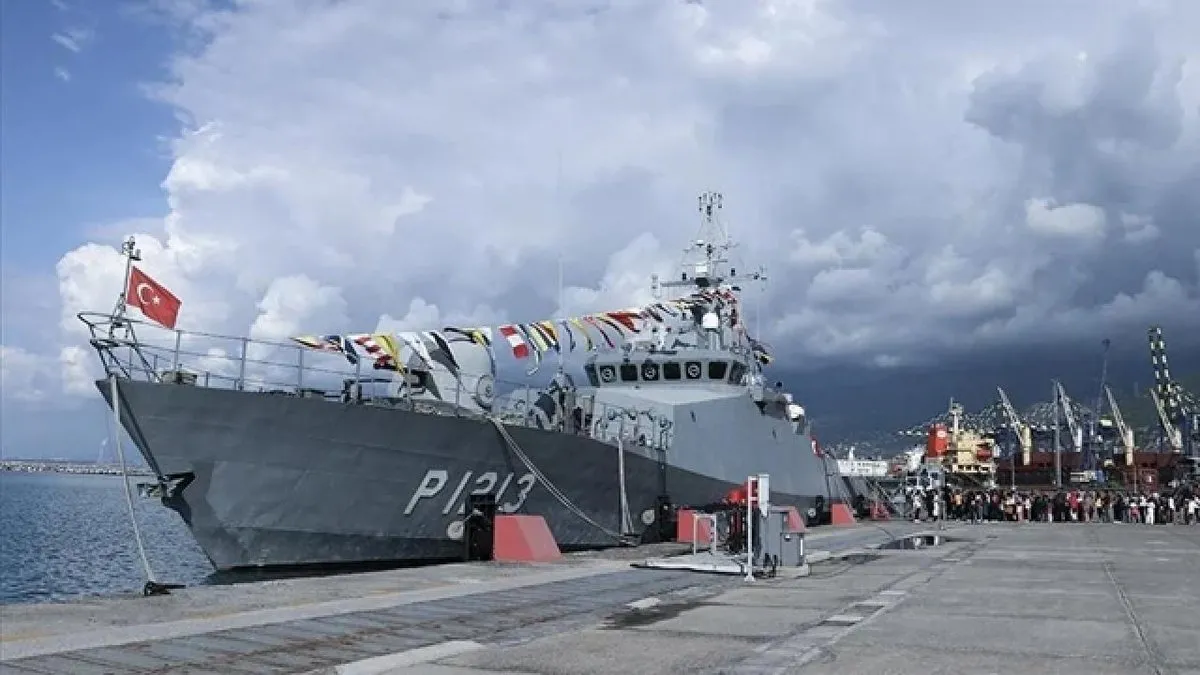 Deniz Kuvvetleri Komutanlığı’ndan 23 Nisan’a özel 23 gemi! Limanlar ’bayram’ etti