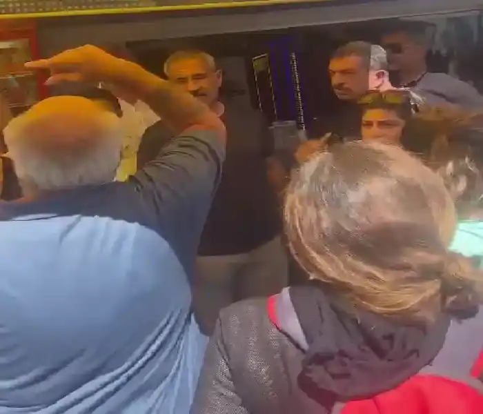 Adalar Belediye Başkanı Ali Ercan Akpolat protesto edildi