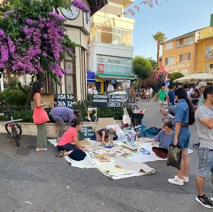 Azmanbüslere resimli protesto!