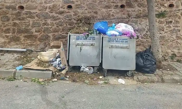 Bari Taş Mektep’in önünü temiz tutun!