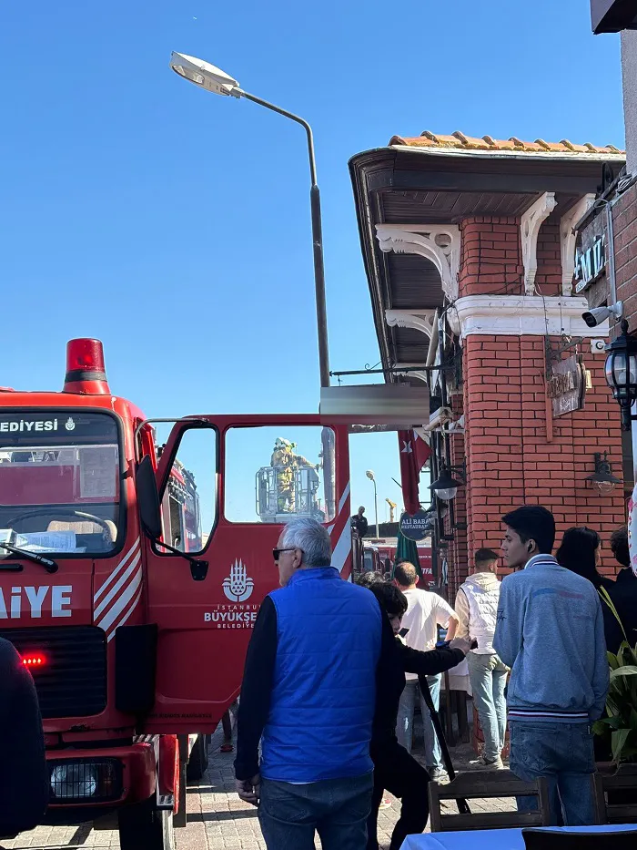 Büyükada’da bir restoranın baca kısmında yangın çıktı