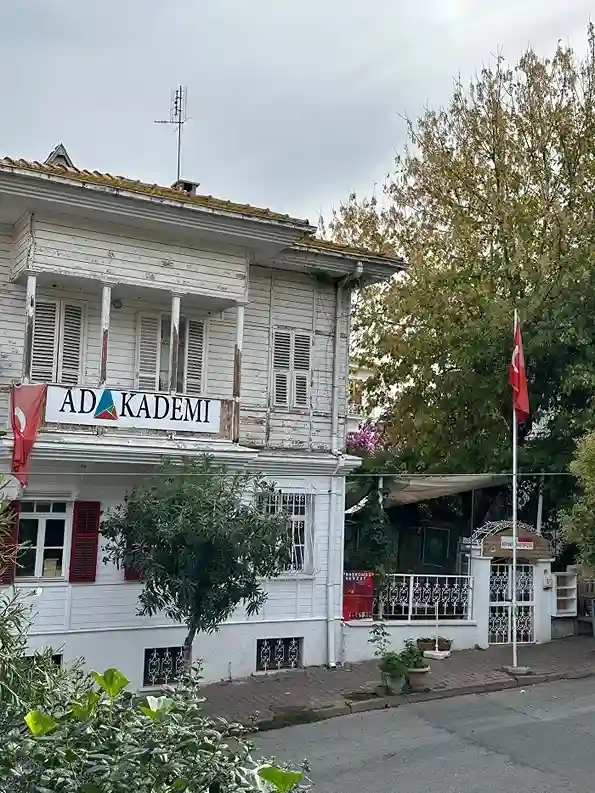 İddiaların ardı arkası kesilmiyor! Bakanlık izni var mı? Akademi adı altıda kiraya veriliyor mu?