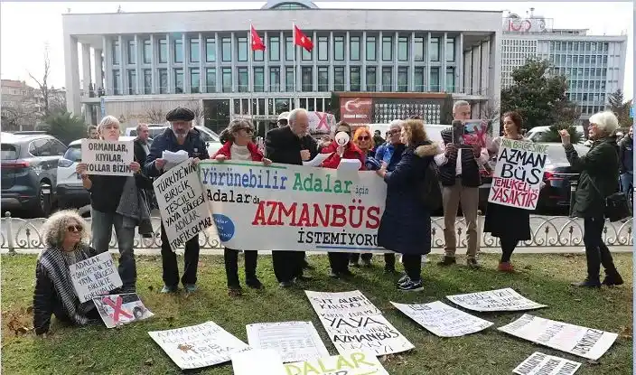 Adalılar Adalar’ın geleceğinin peşinde, belediye başkanı terörden tutuklanan başkana destek peşinde!