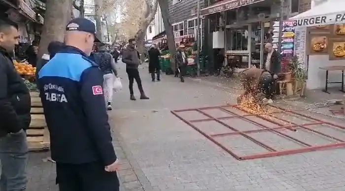 Büyükada’da bazı işletmelerin kaçak eklentileri yıkıldı