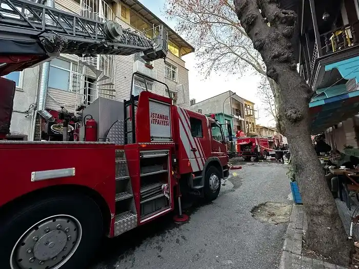 Büyükada’da bir otelin çatı katında yangın