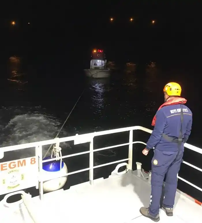 Beykoz Eşek Adası’nda Tekne Kurtarma Operasyonu