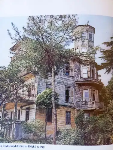 Büyükada’nın Tarihi Rizzo Köşkü’nde Tartışmalı Ekleme: Yetkililerden Yanıt Bekleniyor