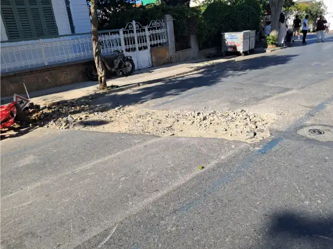 Büyükada’da Yol Kazısı Tehlike Saçıyor: Turistler ve Bisikletliler Tehlikede!