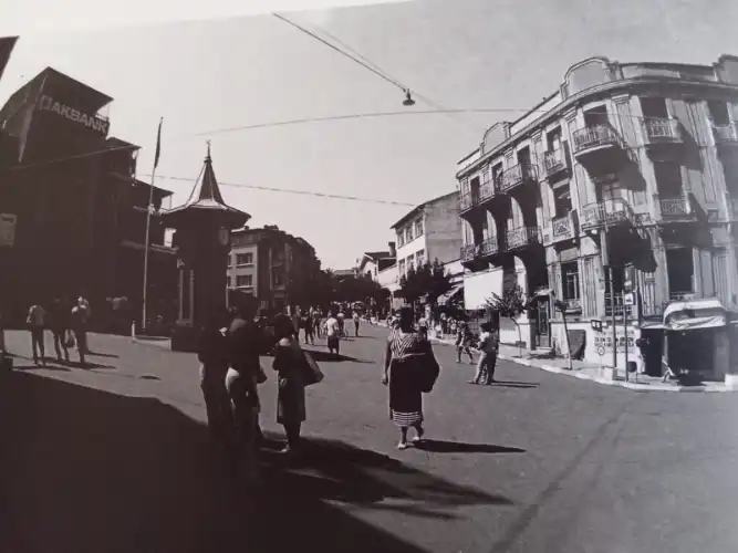 Büyükada’nın Tarihi Kalbi: Saat Meydanı’nda Nostaljik Bir Yolculuk