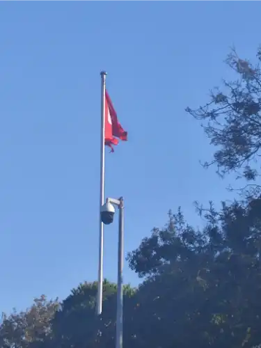 Heybeliada’da Yırtık Türk Bayrağı Vatandaşları Üzdü: “Yakışmıyor, Para Toplayıp Alalım”