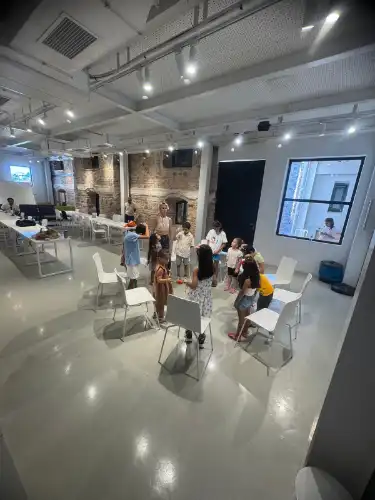 Taş Mektep’te Kuklalarla Masal Atölyesi: Çocuklar Hayal Güçlerini Serbest Bıraktı