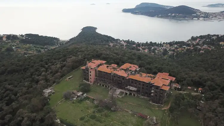 Adalar ve Benzeri Bölgelerde Huzur Evleri: Sağlıklı, Güvenli ve Sosyal Yaşamın Anahtarı